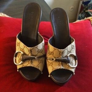 Gucci platform high heel logo block